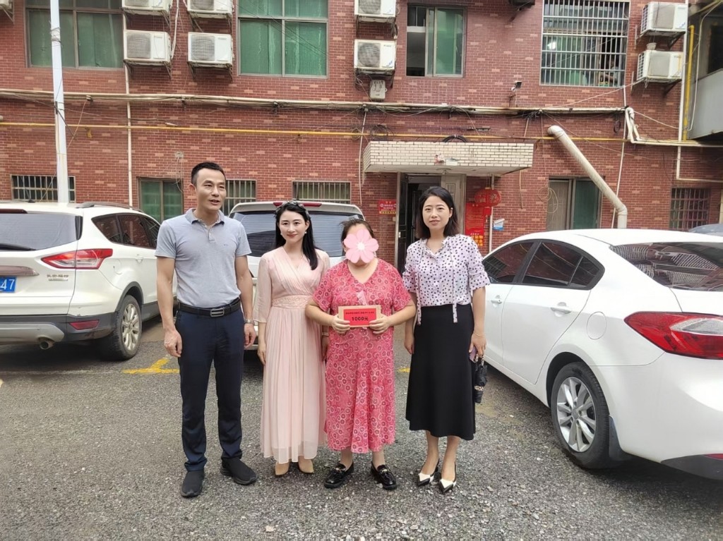 多方联合献爱心 金秋助学暖人心