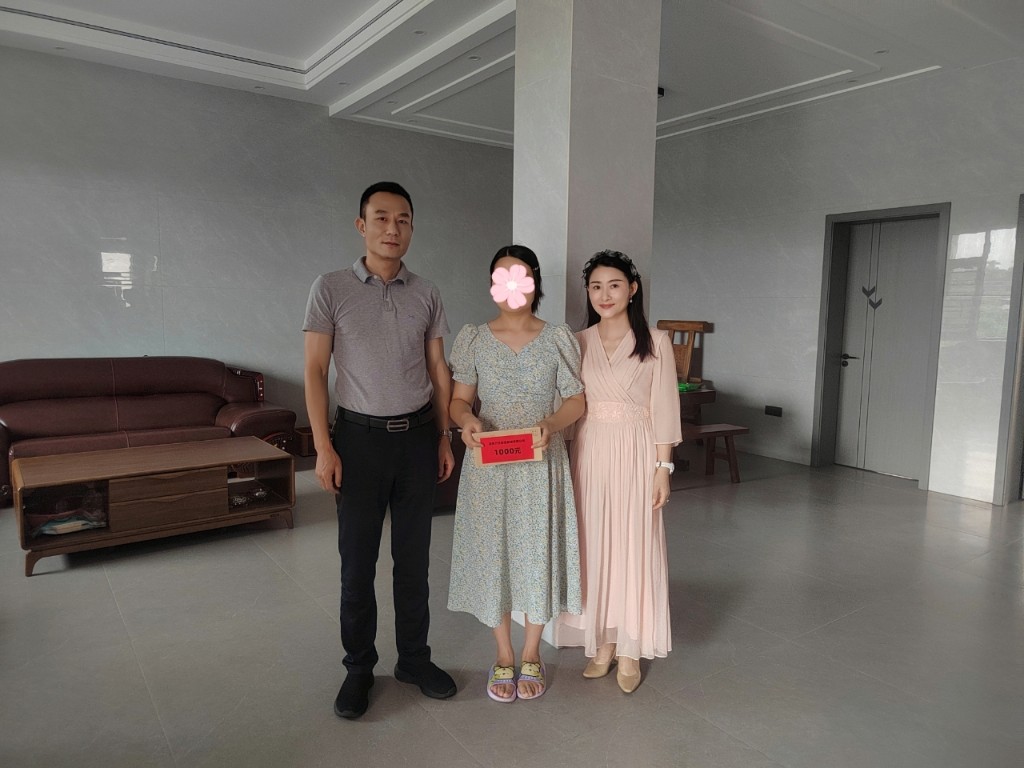 多方联合献爱心 金秋助学暖人心