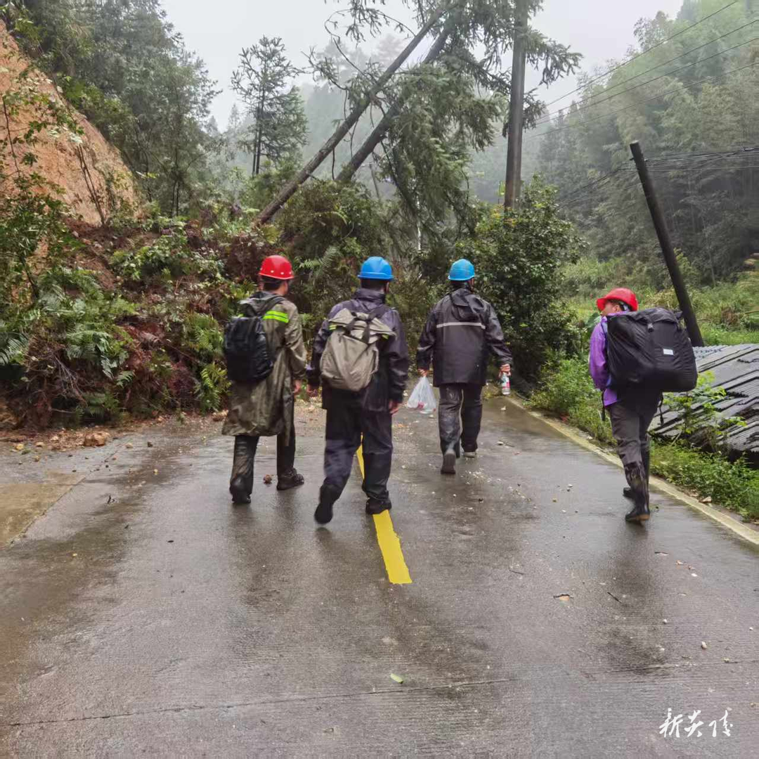 株洲铁塔全力抢修炎陵受灾区域通信设施