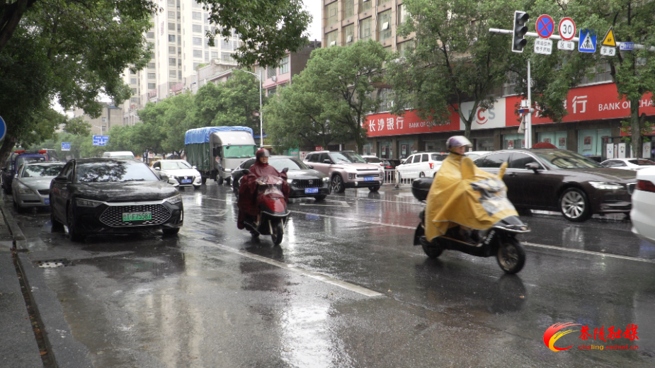 茶陵持续降雨 开学季出行要小心