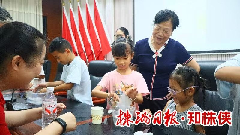 送课进村 情暖童心