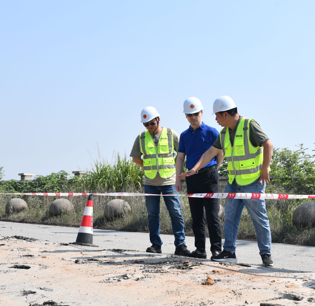 株洲市交通事务中心督导株雷路路面应急大修工程