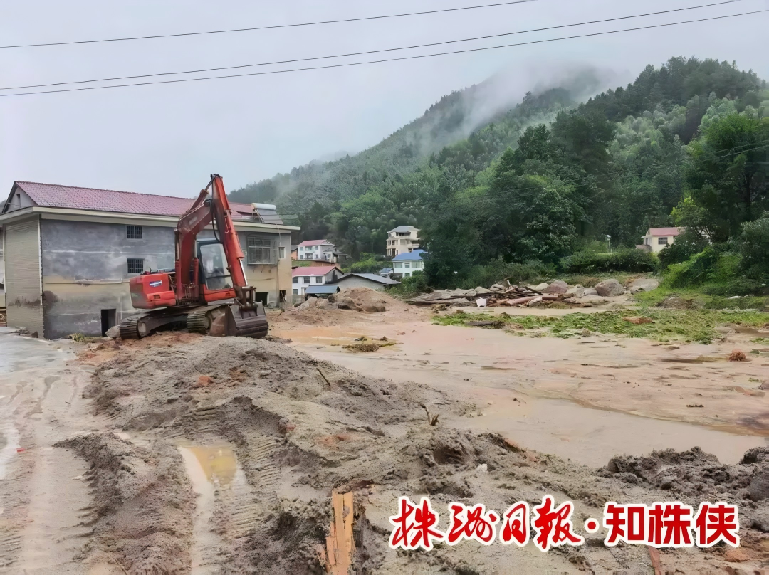 何恩广在炎陵县督导防汛救灾工作