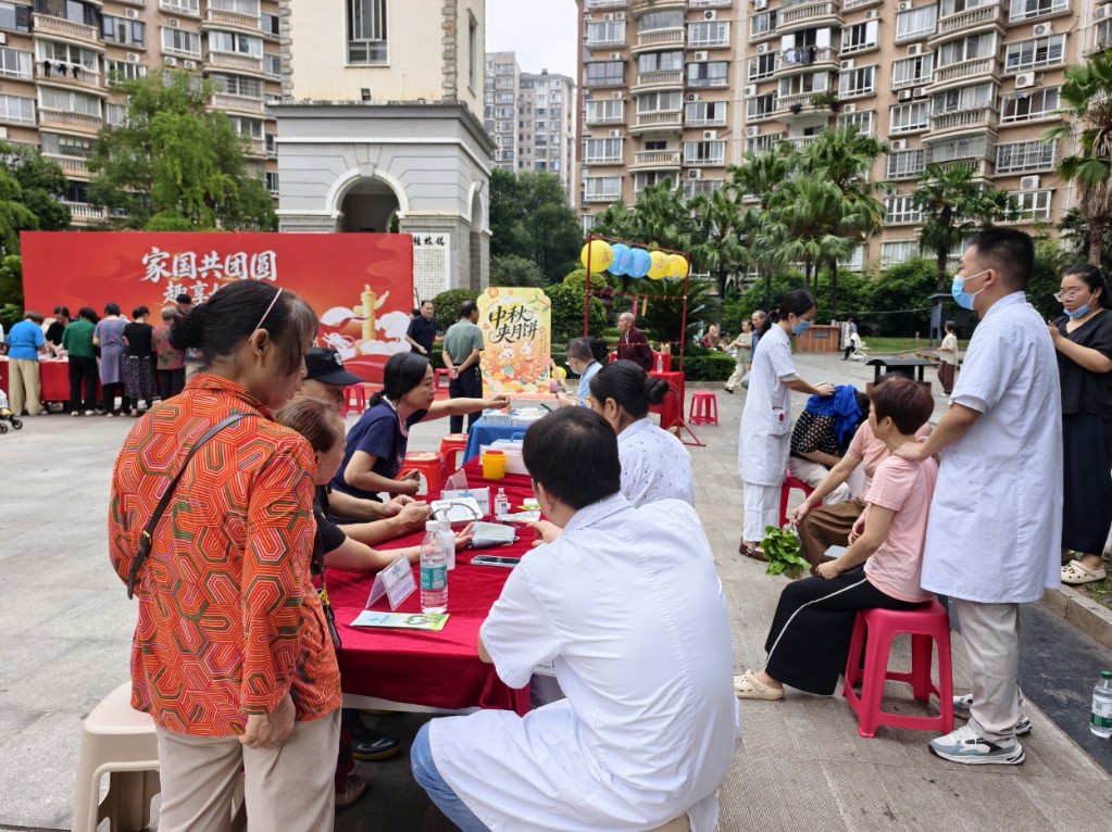 嵩山路街道湘银社区“家国共团圆·趣享好时光” 双节游园会