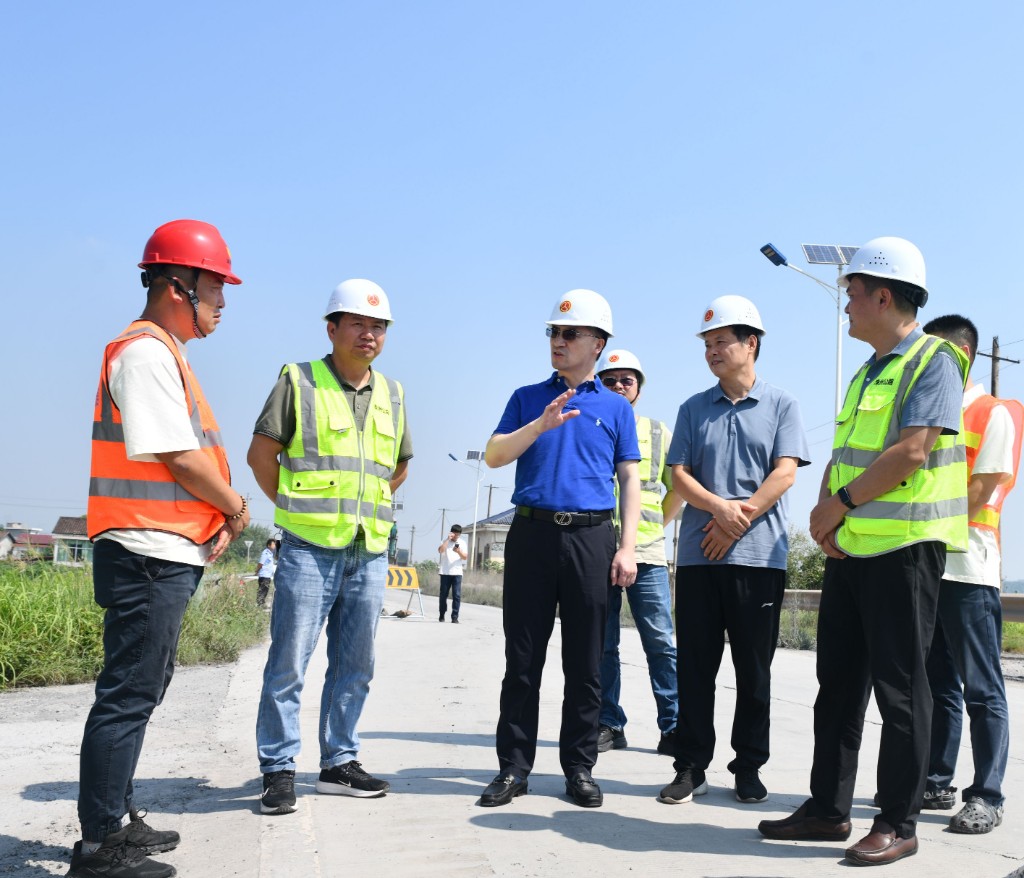 株洲市交通事务中心督导株雷路路面应急大修工程