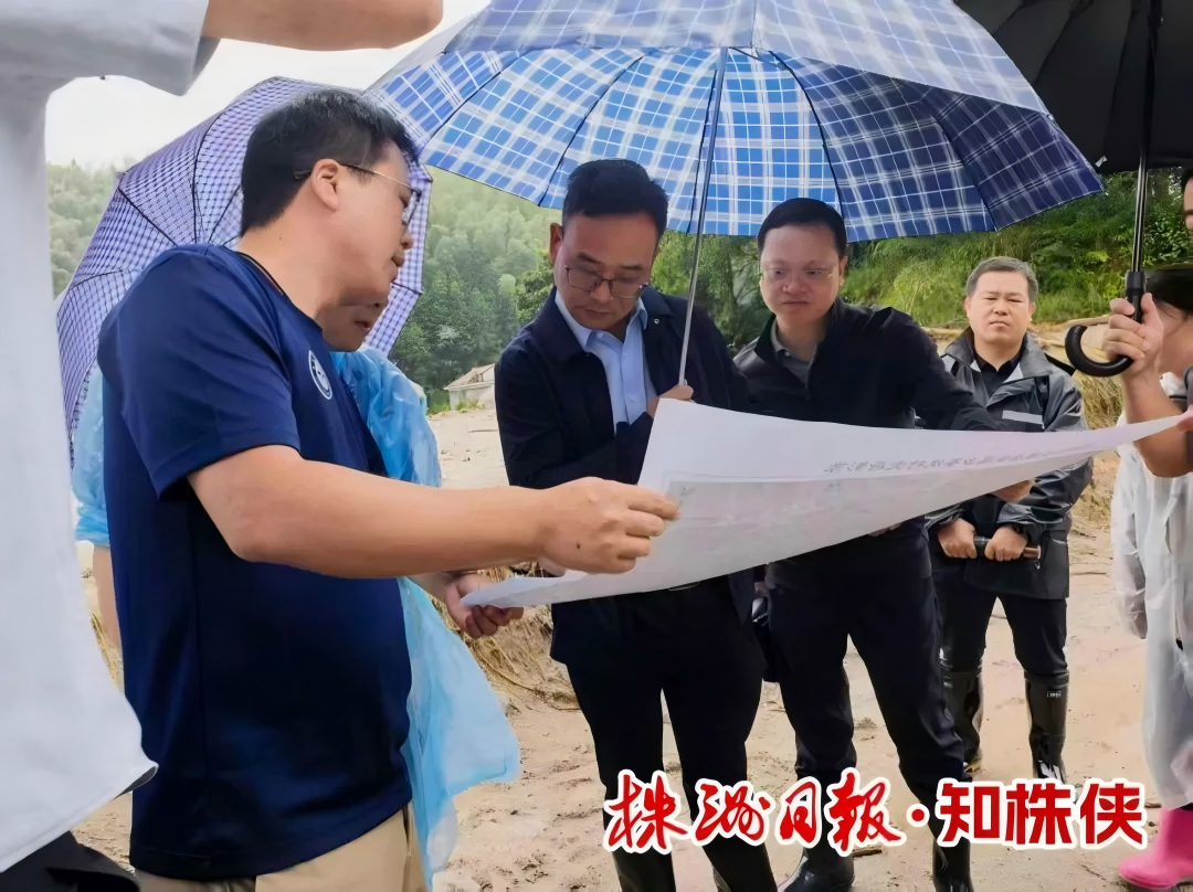 何恩广在炎陵县督导防汛救灾工作