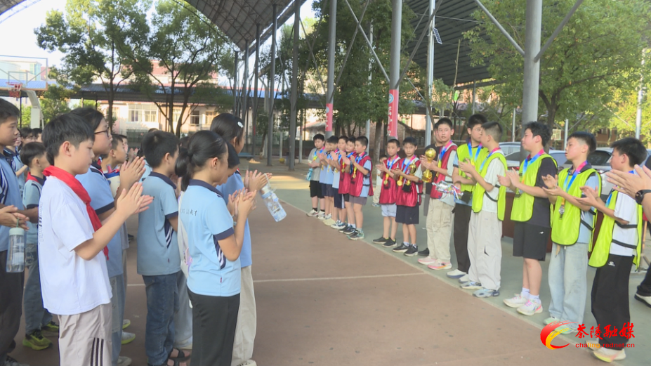 云阳小学：篮球场上勇争先 少年拼搏展风采