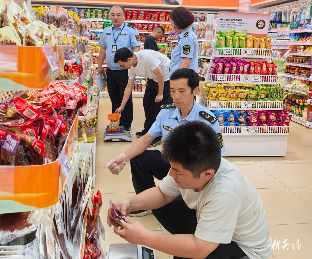 县市场监督管理局开展量贩式零食行业计量专项整治