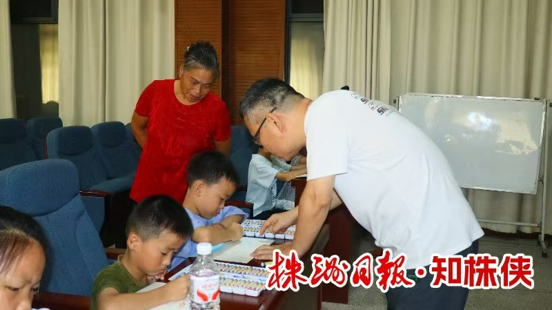送课进村 情暖童心