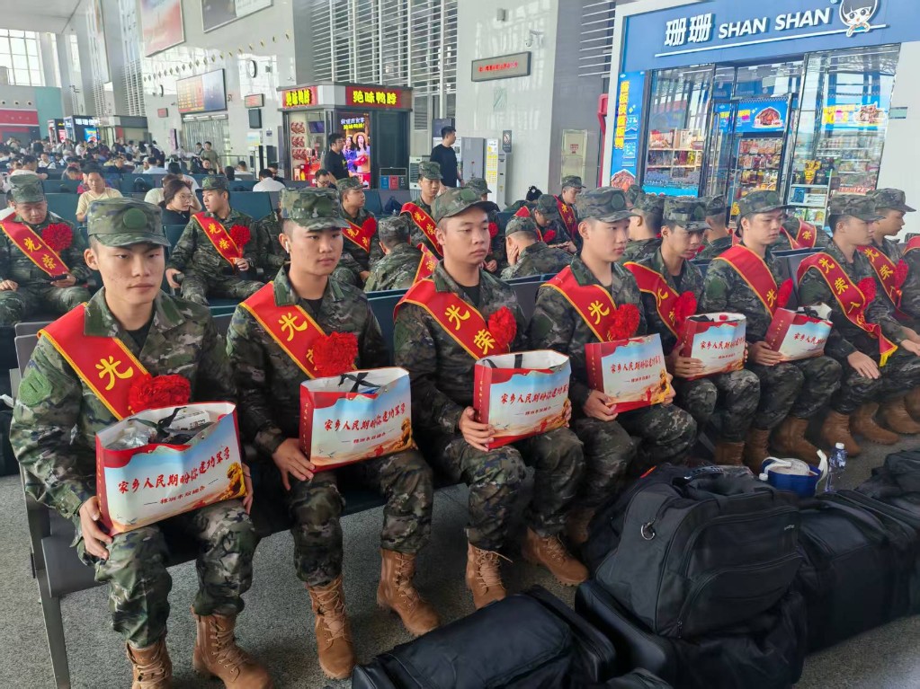 株洲：携家乡暖意 载荣光出征