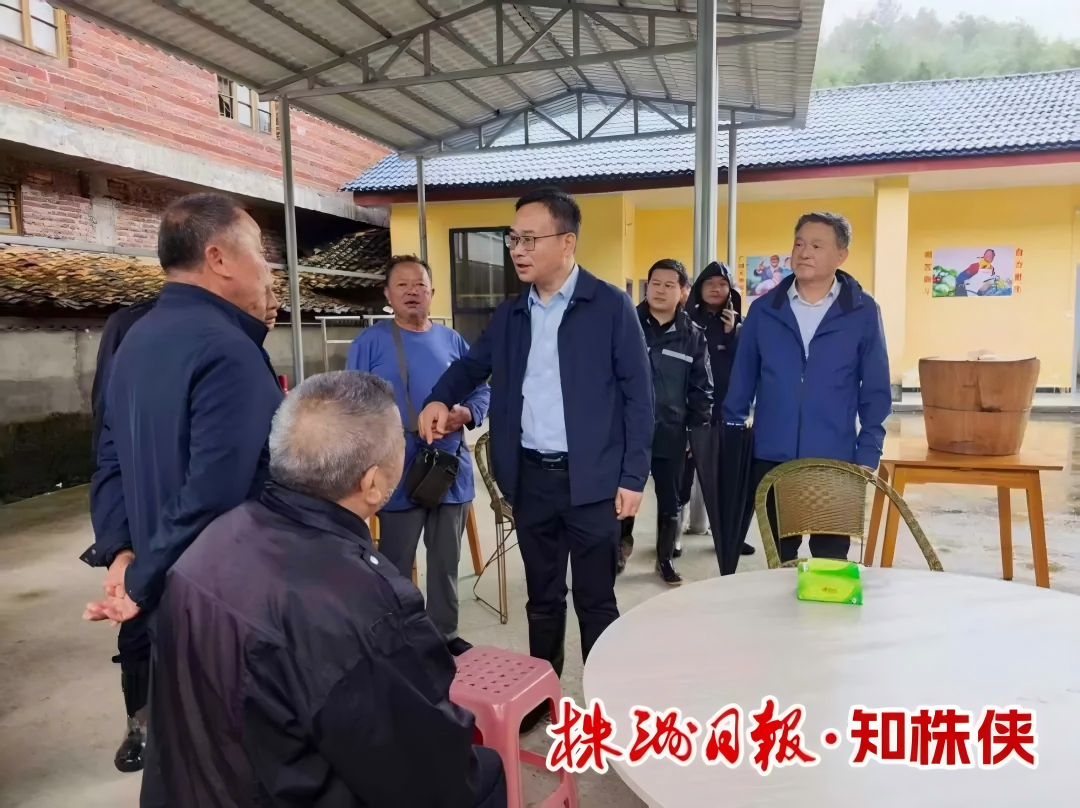何恩广在炎陵县督导防汛救灾工作