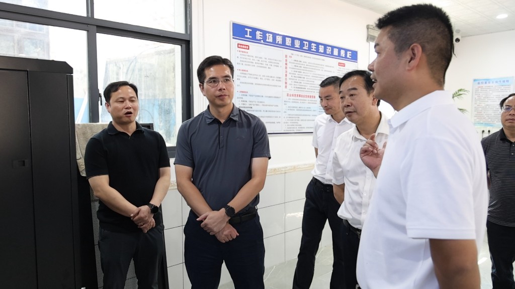武挪强督导烟花爆竹企业安全生产工作 强调：守住安全底线 有序推进合规企业复工复产