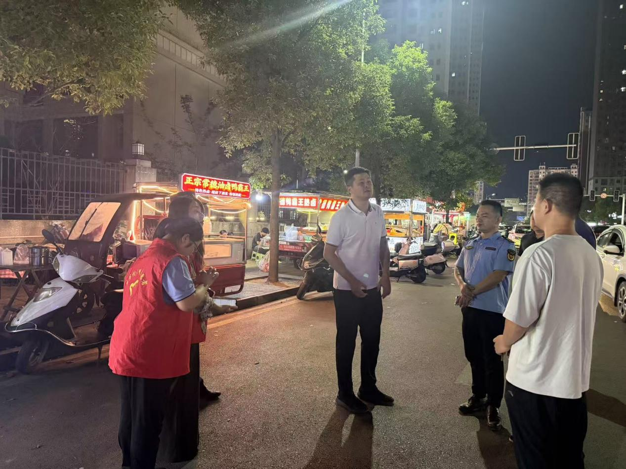 夜查暗访护蓝天 紧盯重点促整改