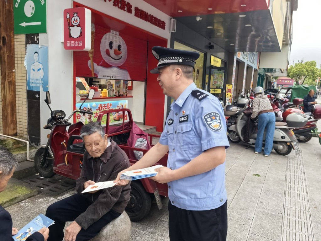 茶陵县公安局开展街头反邪教宣传活动