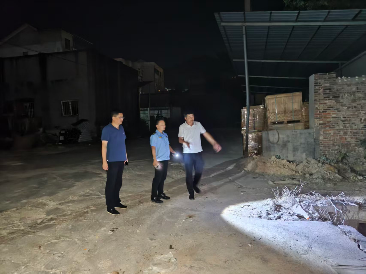 夜查暗访护蓝天 紧盯重点促整改