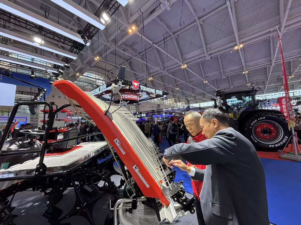 株洲市农机事务中心赴津参观2026中国国际农业机械展览会 ——聚焦智慧绿色农机 学习先进装备技术 助推丘陵山区农机化发展
