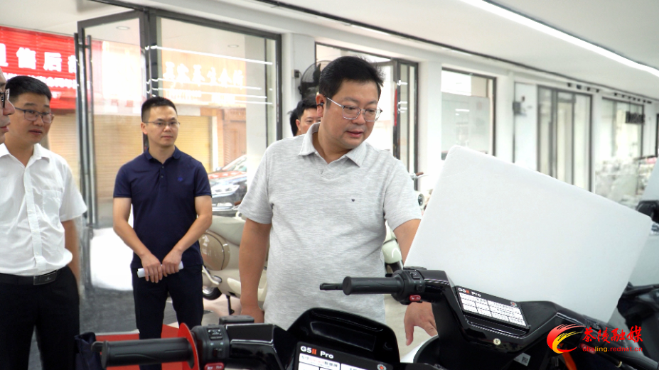 杨红兵调研“四上”企业培育工作