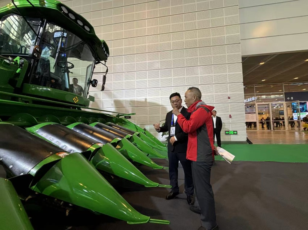 株洲市农机事务中心赴津参观2026中国国际农业机械展览会 ——聚焦智慧绿色农机 学习先进装备技术 助推丘陵山区农机化发展