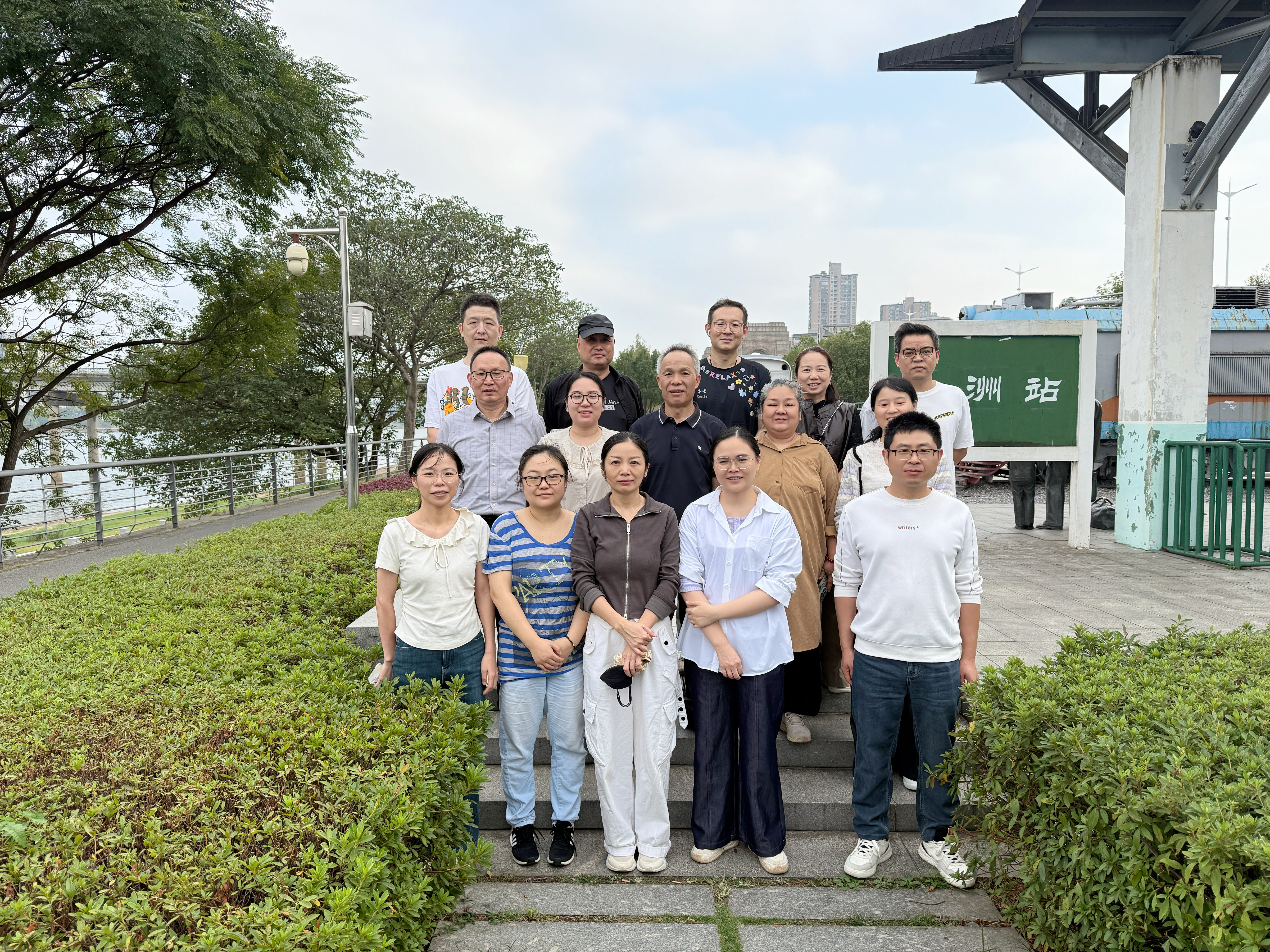 健步走江畔,活力展风采! 株洲市农机事务中心工会组织开展职工健步行活动
