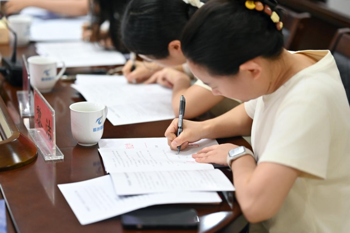市财政局举办“财苑薪火”师徒结对 启动仪式