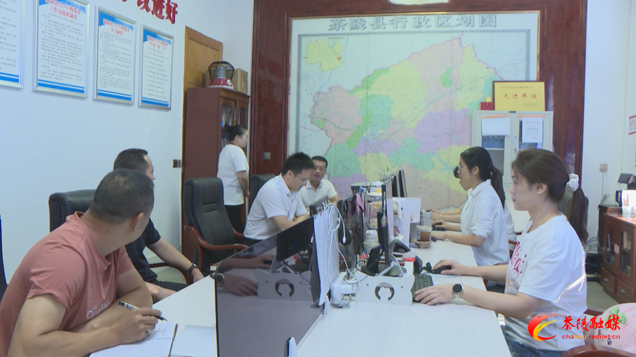 县领导接听12345便民服务热线