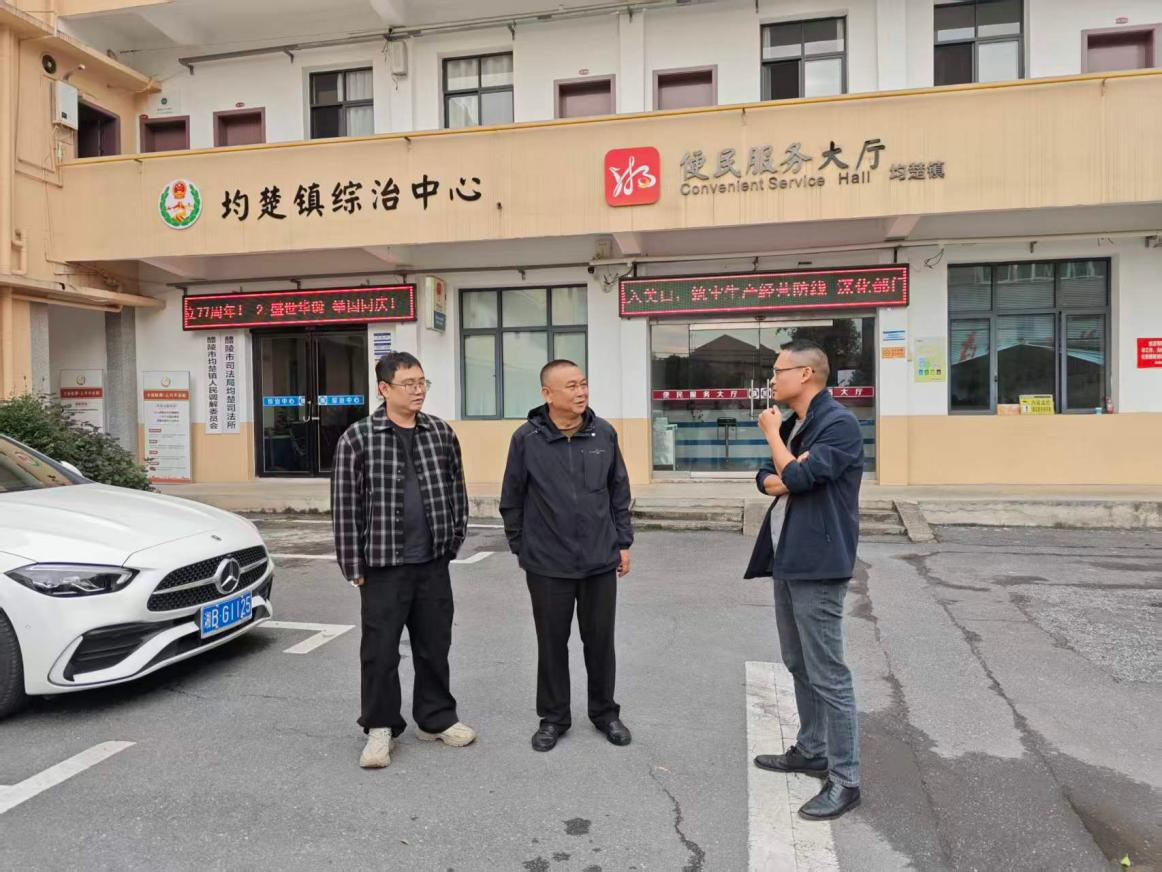 国庆假期"不打烊" 秸秆禁烧"不松劲"