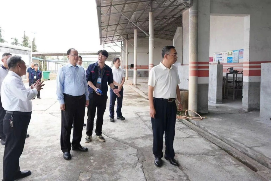 毛伟明暗访检查溶洞污染问题排查整治和安全生产工作