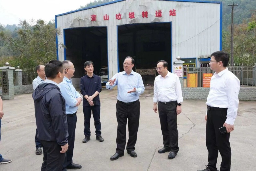 毛伟明暗访检查溶洞污染问题排查整治和安全生产工作