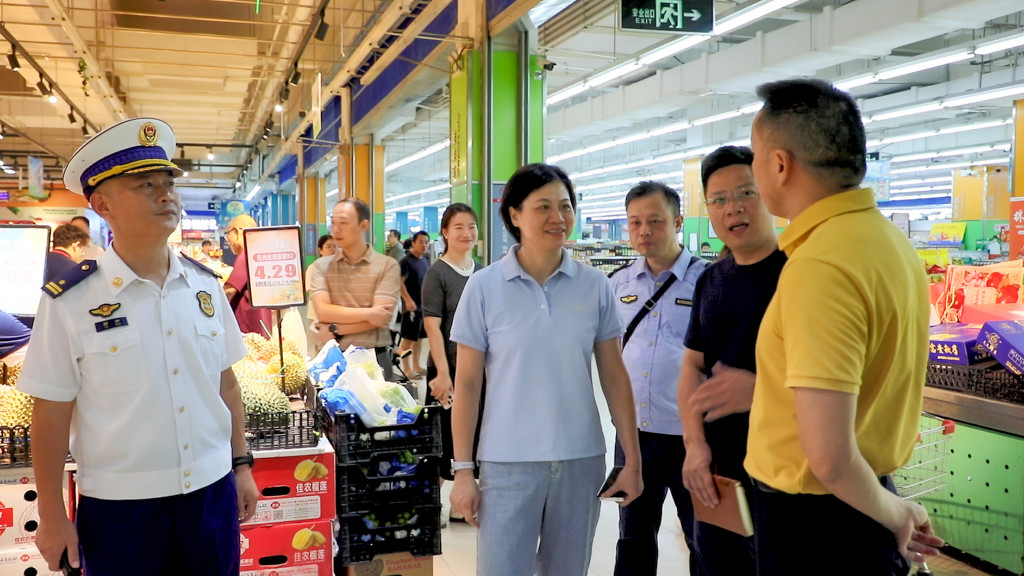赖晓智督导中秋假期交通运行和市场供应保障工